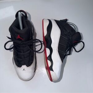 Air Jordan | 323432-067 / 6 Rings Big Kids White Black & Red size 3Y
